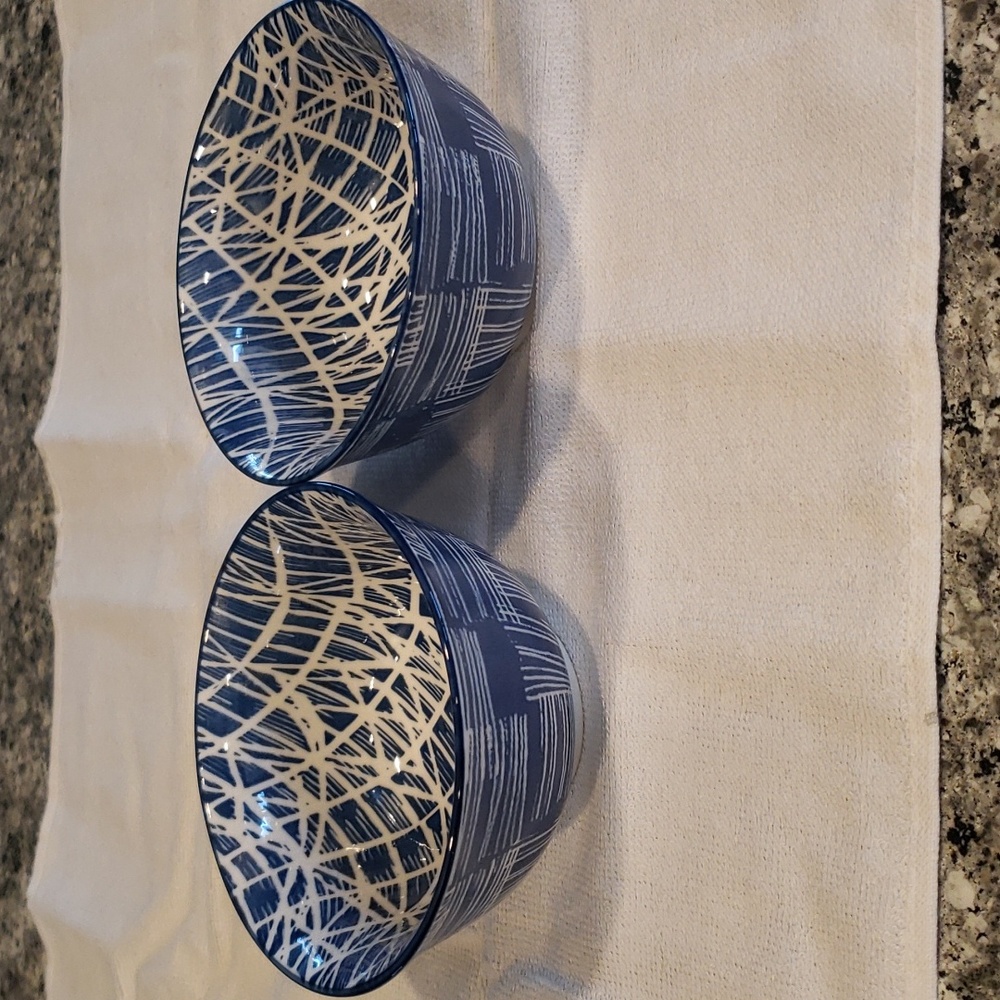 Global Design Collections Small Bowls